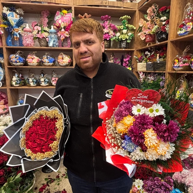 Gaziantep'teki çiçekçilerde 14 Şubat yoğunluğu
Vatandaşlar canlı gül ve pap...