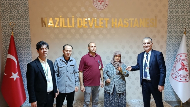 Temizlik personelinin bulduğu ziynet eşyası sahibine teslim edildi