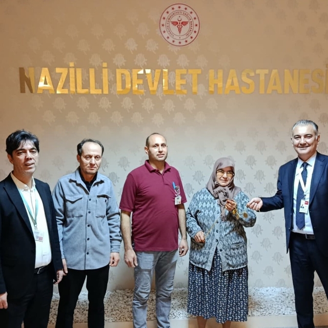Temizlik personelinin bulduğu ziynet eşyası sahibine teslim edildi