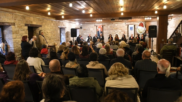 Kuşadası Sevgililer Günü'nü İbramaki Sanat Galerisi'nde müzikle karşıladı