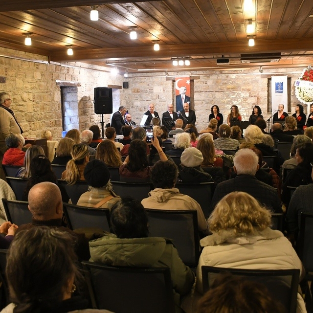 Kuşadası Sevgililer Günü'nü İbramaki Sanat Galerisi'nde müzikle karşıladı