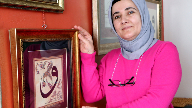 14 Şubat için hat tablolarına ilgi büyük