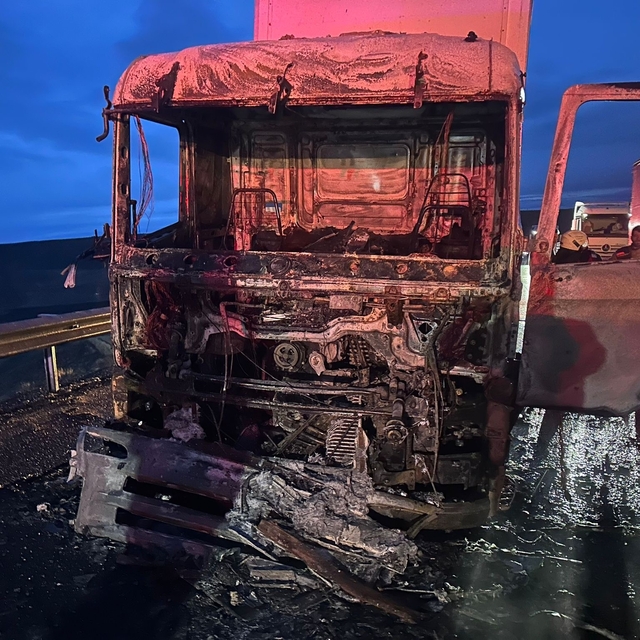 Çekici yanarak kullanılamaz hale geldi