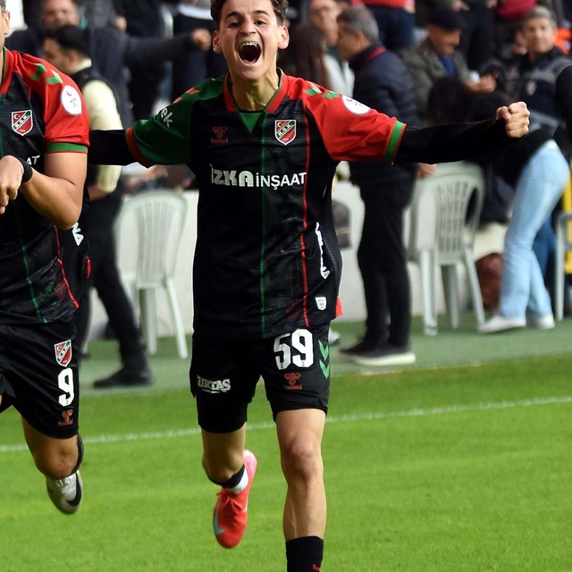 Karşıyakalı Adem'i Fenerbahçe kaptı