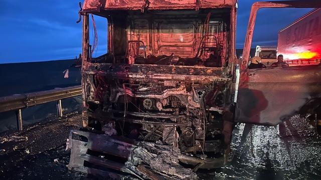 Çekici yanarak kullanılamaz hale geldi