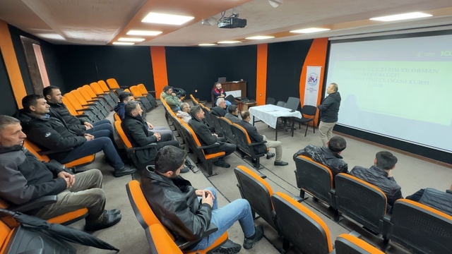 Yüksekova'da 98 yetiştiriciye "sürü yönetimi" eğitimi verildi