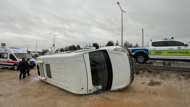 Karaman'da okul servisi şarampole devrildi