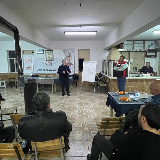 Köyceğiz'de "çiftçi tarla okulu" eğitimi gerçekleştirildi