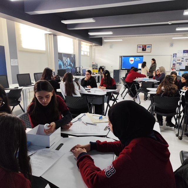 Sivas'ta kimya ve matematik arasındaki bağı güçlendirmeyi amaçlayan çalışta...