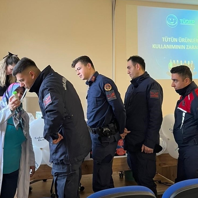 Jandarmadan Alaşehir'de toplu sigarayı bırakma adımı