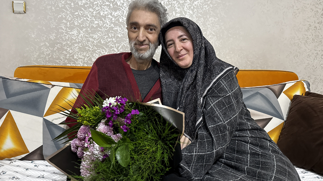 Kanser tedavisi gören eşe sürpriz "Sevgililer Günü" kutlaması