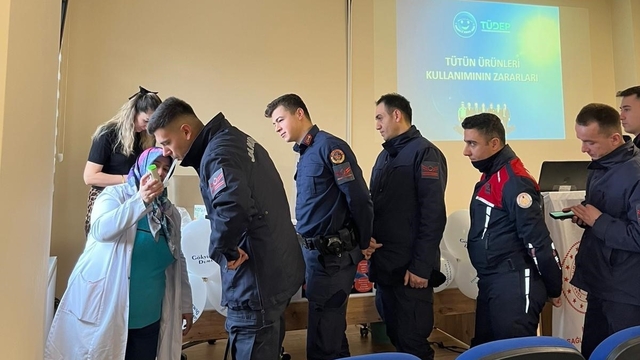 Jandarmadan Alaşehir'de toplu sigarayı bırakma adımı