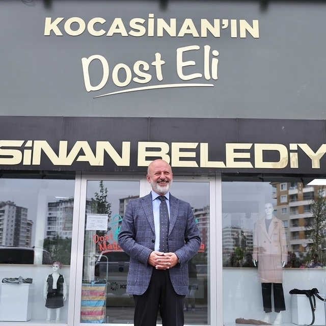 Başkan Çolakbayrakdar: "Gönüllere dokunan belediyecilikle çalınmadık kapı,...