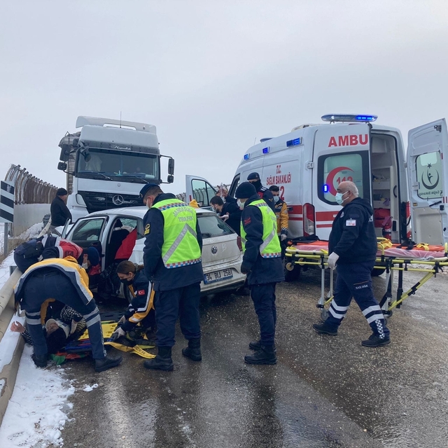 Denizbank'ta çalışırken geçirdiği kaza hayatını kararttı
Bir hafta yoğun ba...