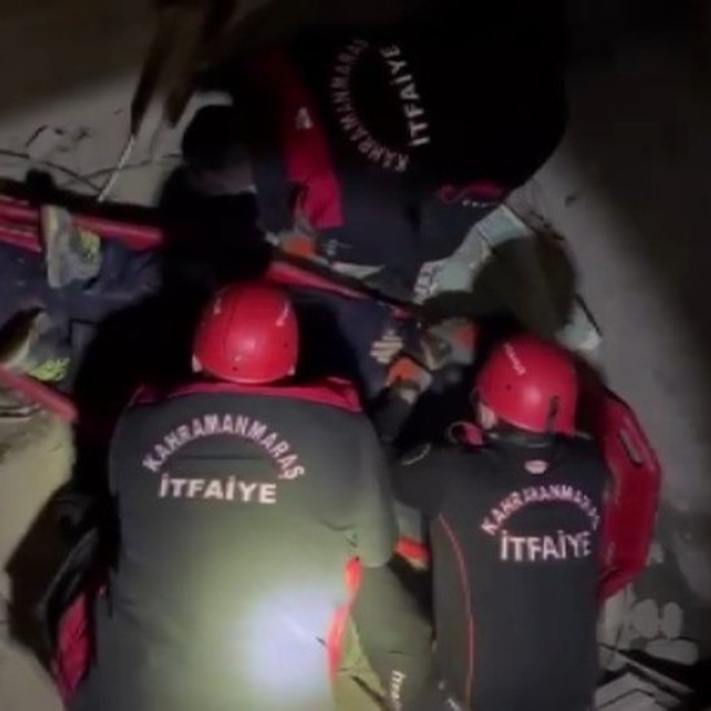 Asansör boşluğuna düşen vatandaş kurtarıldı