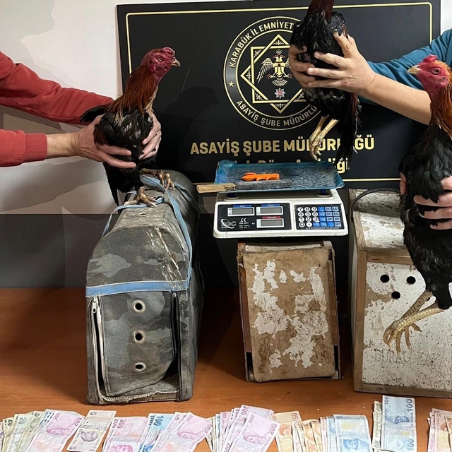 Karabük'te asayiş uygulamalarında aranan 100 kişi yakalandı
Asayiş denetiml...