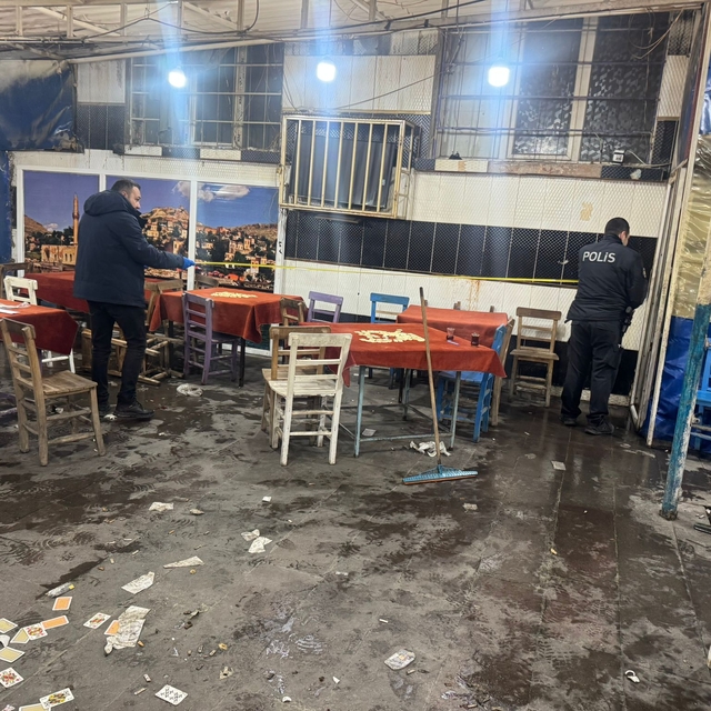 Kıraathanede otururken saldırıya uğrayan amca-yeğen yaralandı