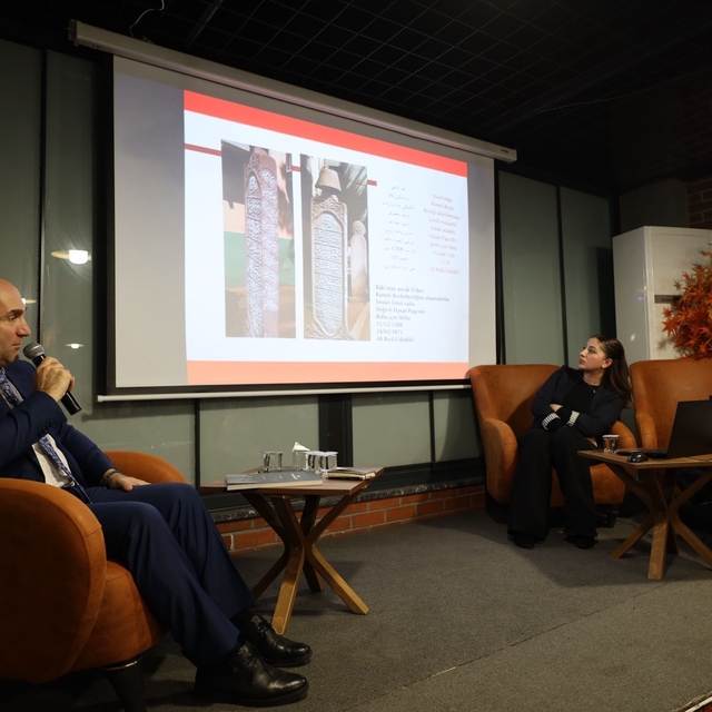 Başiskele'de "Osmanlı'da Mezar Taşları ve Edebiyatı" konuşuldu