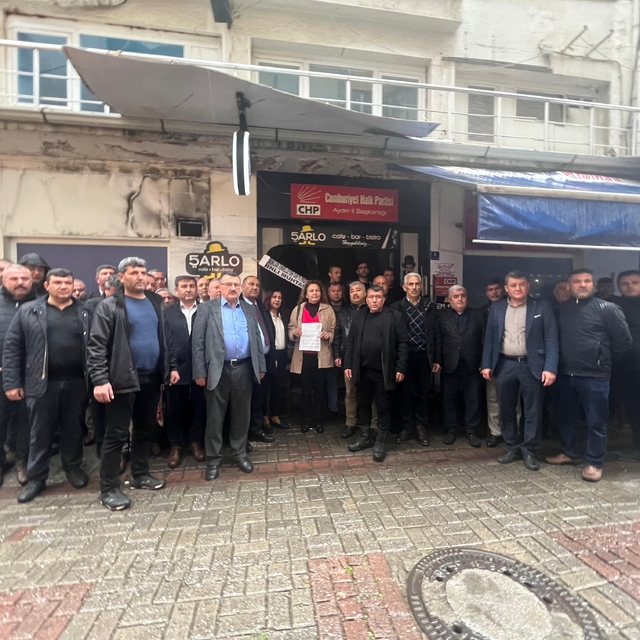 Aydınlı 50 muhtardan CHP'ye siyah çelenk