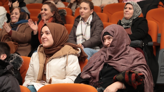 Bayburt'ta 'Gülümseten Hatıralar' programı izleyicisiyle buluştu