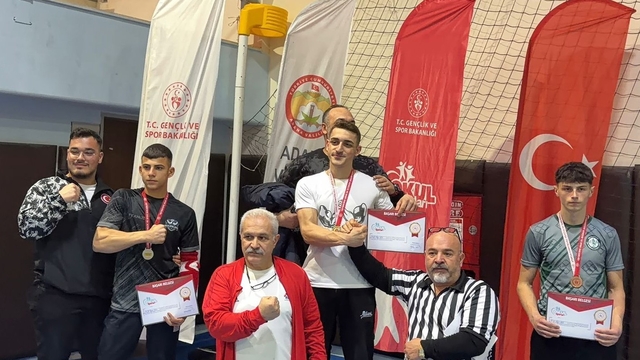 Elazığ'a bilek güreşinde 4 madalya