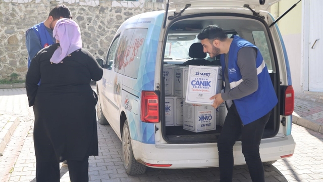 Başkan Sandıkçı: "Sıcak yemek ve diğer desteklerimiz Ramazan ayında da sürecek"