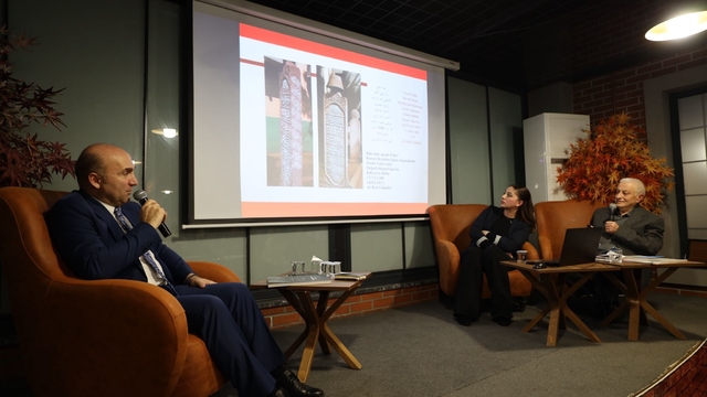 Başiskele'de "Osmanlı'da Mezar Taşları ve Edebiyatı" konuşuldu