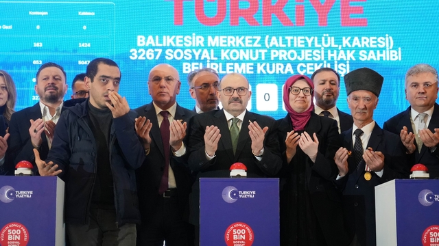 Balıkesir'de TOKİ'ye 77 bin başvuru oldu Balıkesir'de TOKİ kuraları çekildi