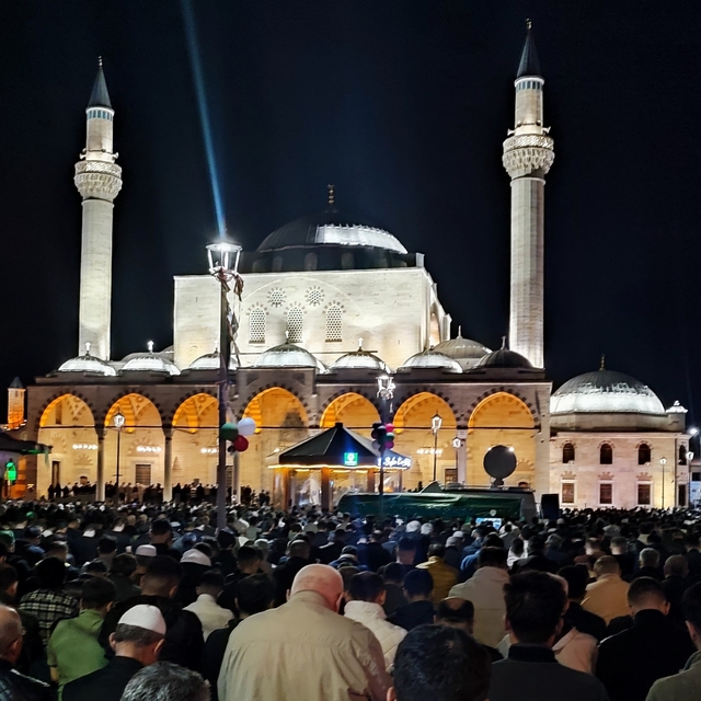 Denizli'de hatimle teravih ve sabah namazı kılınacak camiler belli oldu