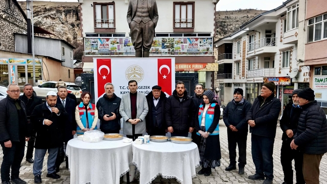 Tunceli'de Hızır ayı dolayısıyla vatandaşlara lokma dağıtıldı