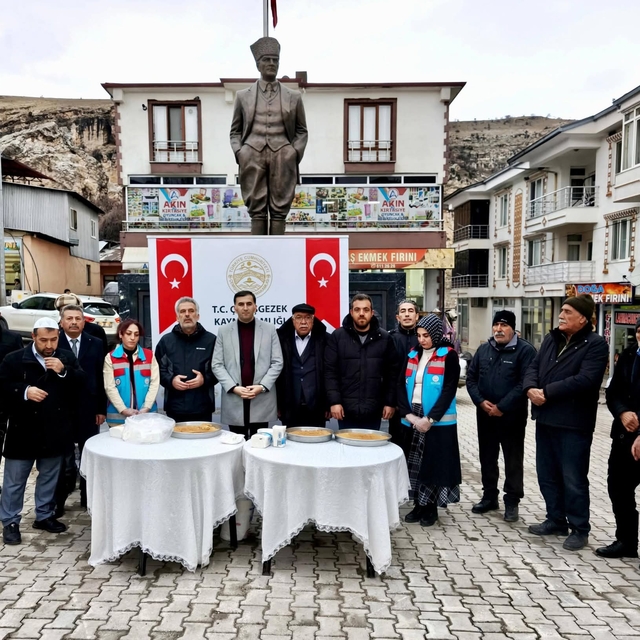 Tunceli'de Hızır ayı dolayısıyla vatandaşlara lokma dağıtıldı