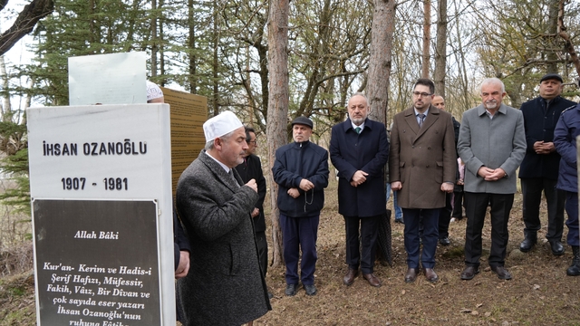 Halk Ozanı İhsan Ozanoğlu vefatının 45. yılında dualarla anıldı