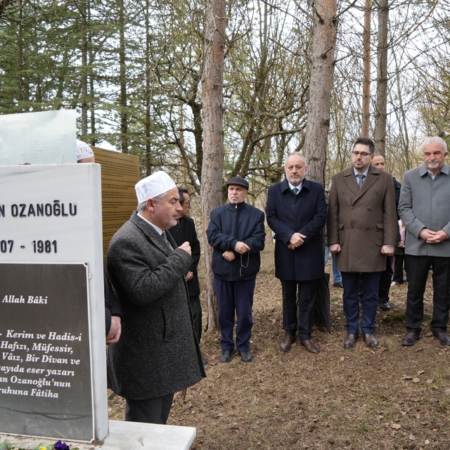 Halk Ozanı İhsan Ozanoğlu vefatının 45. yılında dualarla anıldı
