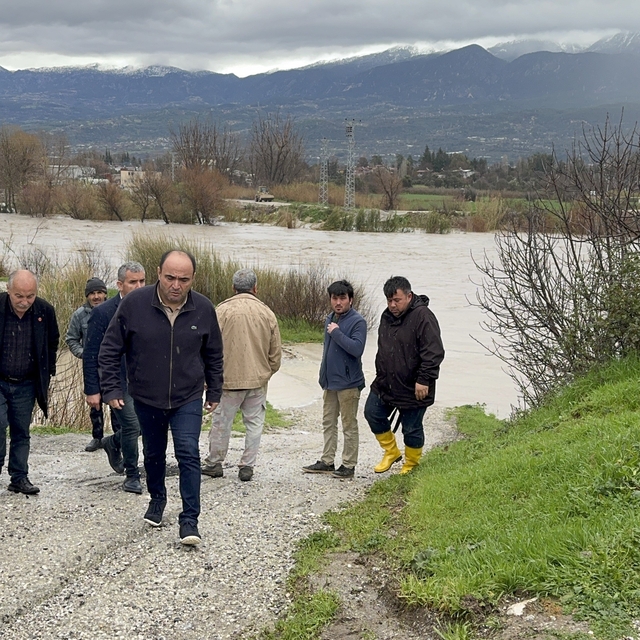 Eşen Çayı taştı, tarım arazileri ve hayvan barınağı sular altında kaldı