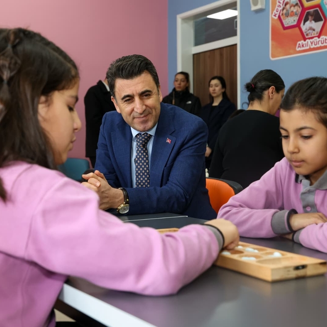 Tunceli'de öğrenciler akıl ve zeka oyunları sınıflarıyla zihinsel beceriler...