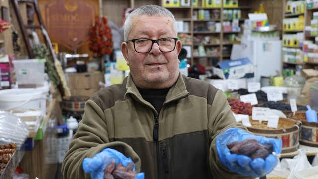 Kırşehir'de Ramazan hareketliliği: Hurma tezgahlardaki yerini aldı