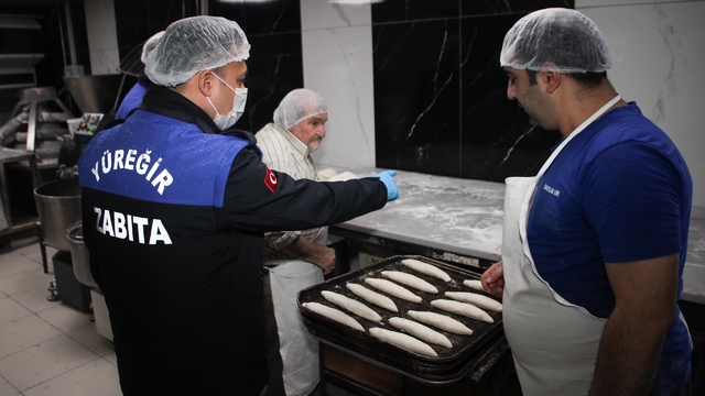 Yüreğir Belediyesi zabıta ekiplerinden fırınlara Ramazan denetimi