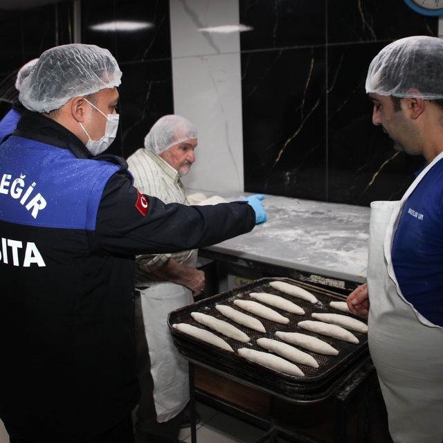 Yüreğir Belediyesi zabıta ekiplerinden fırınlara Ramazan denetimi
