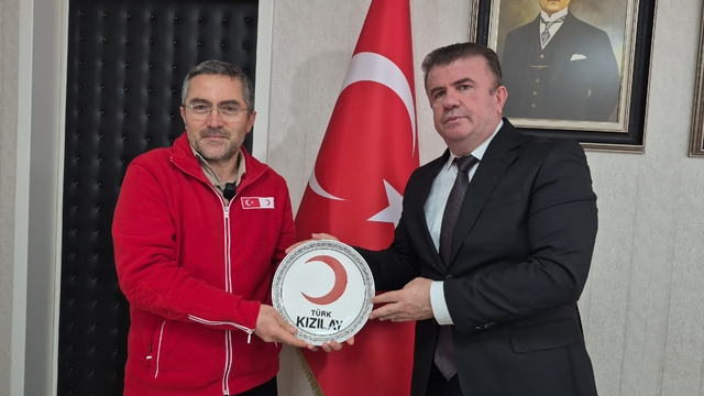 Öğrencilerden Gazze'ye anlamlı destek
Öğrenciler maaşlarından biriktirdikleri 30 bin TL'yi Gazzeye bağışladı kazandıkları parayı Gazze ve Filistin'e bağışladı