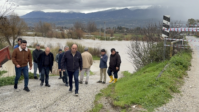 Eşen Çayı taştı, tarım arazileri ve hayvan barınağı sular altında kaldı