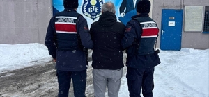 Kars'ta aranan 2 kişi jandarma ekiplerince yakalandı
