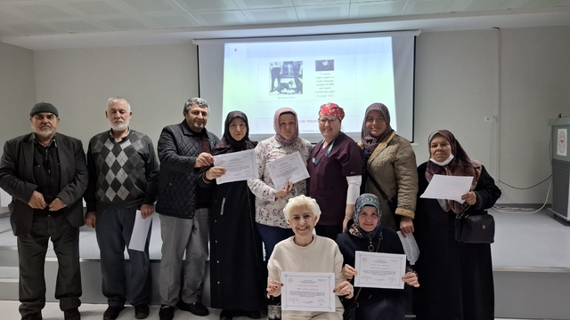 Biga'da "Diyabet Okulu" eğitimini tamamlayanlara belgeleri verildi