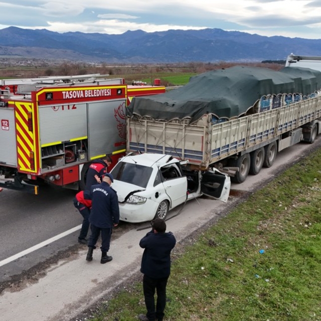 Cenrazeye giderken kaza yaptılar: 2 ölü