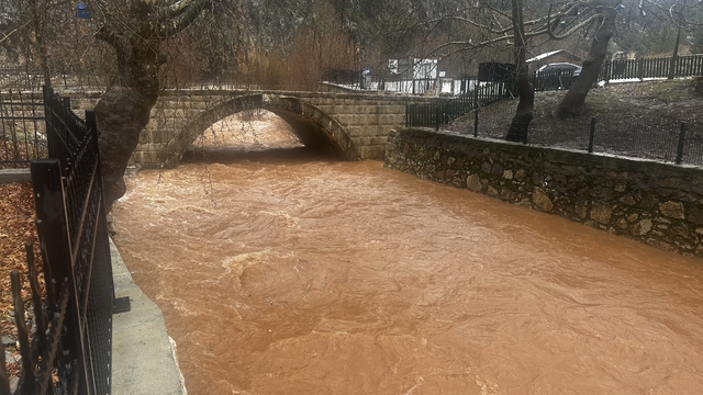 Isparta'da sağanak etkili oluyor