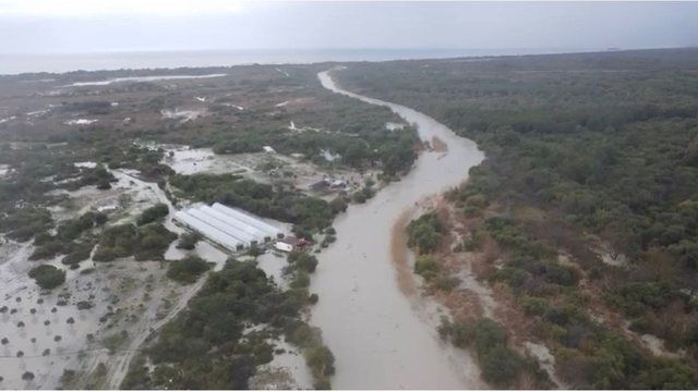 GÜNCELLEME 2 - Antalya'da kuvvetli rüzgar ve sağanak etkili oluyor