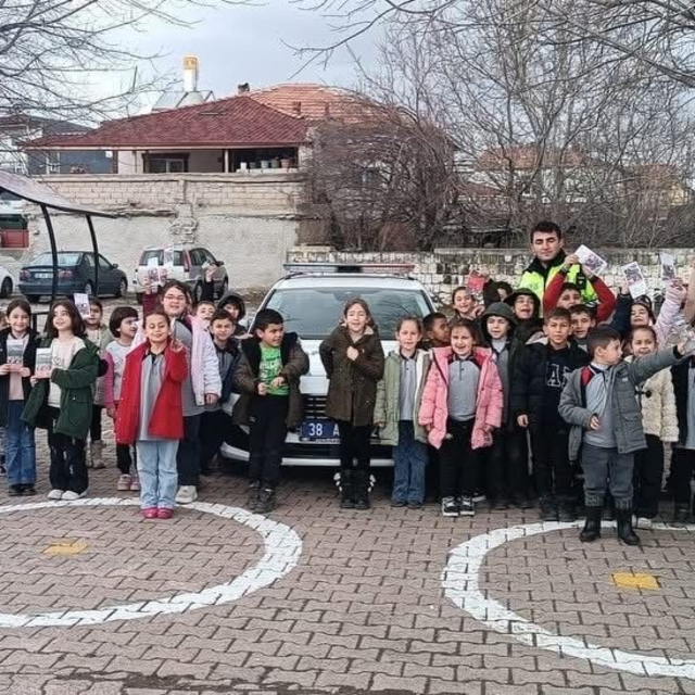 Tomarza'da öğrencilere trafik eğitimi verildi