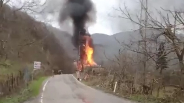 Mutfak tüpünden çıkan yangınla ev küle döndü