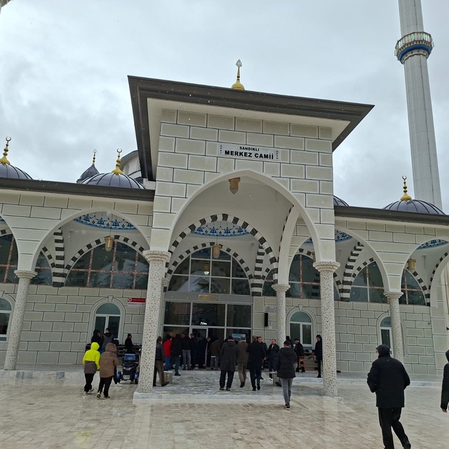 Sandıklı Merkez Cami ibadete açıldı