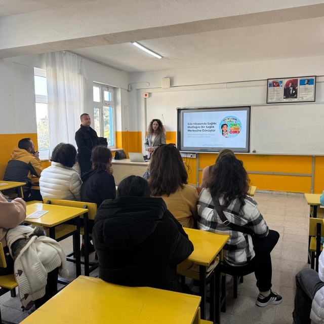 Datça'da "Göz Hizasında Sağlık" projesi kapsamında seminer düzenlendi.