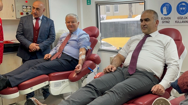 Aksaray'da Vali Murat Duru öncülüğünde kan bağışı yapıldı